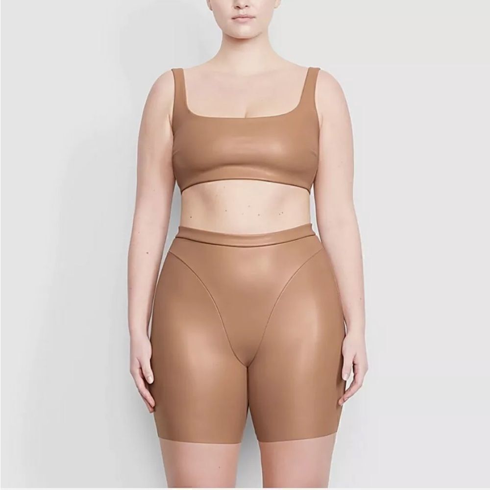 NWT- SKIMS Faux Leather Biker Shorts size 4X